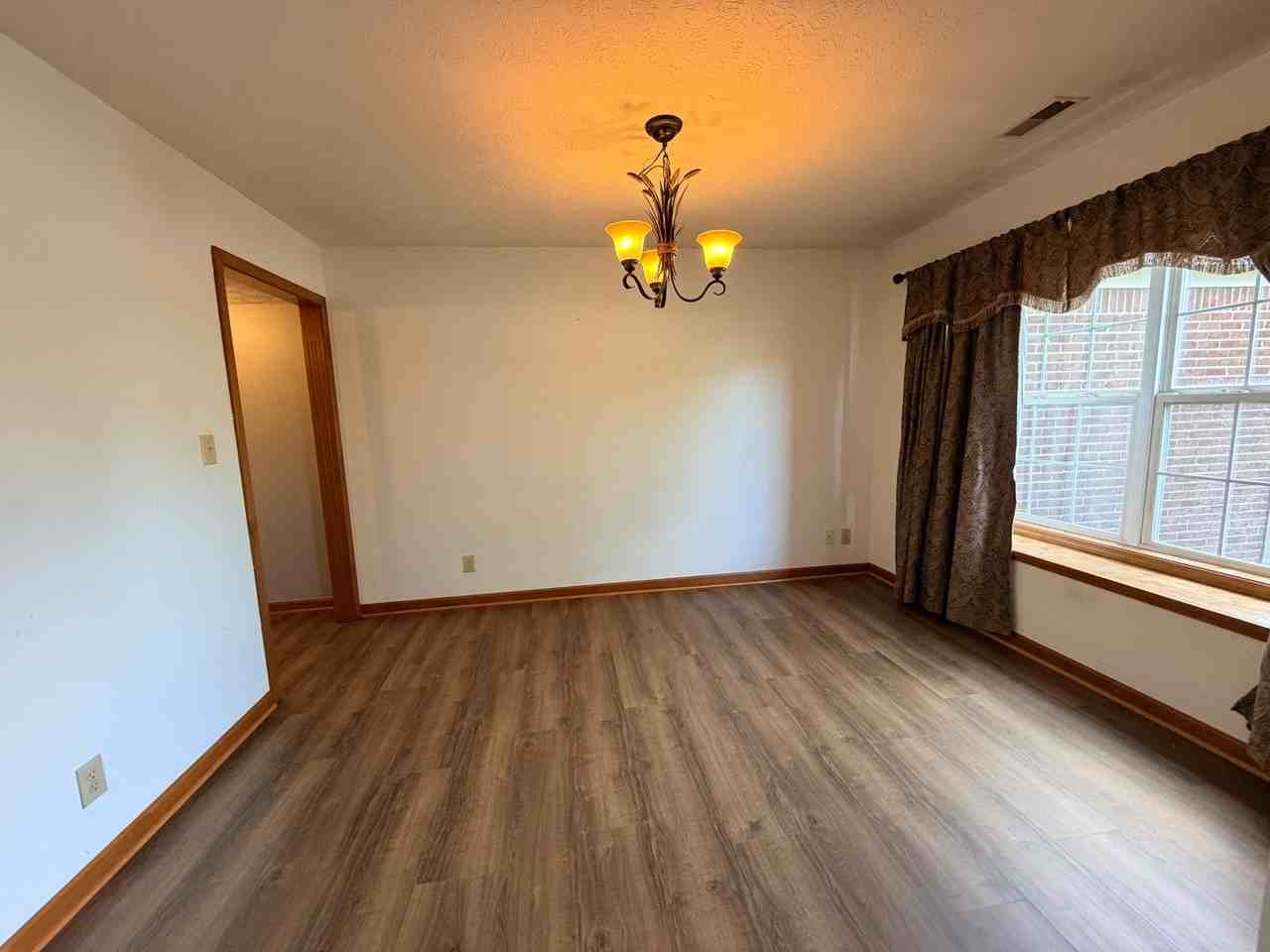 705 Hummingbird Ln - Photo 3 of 39
