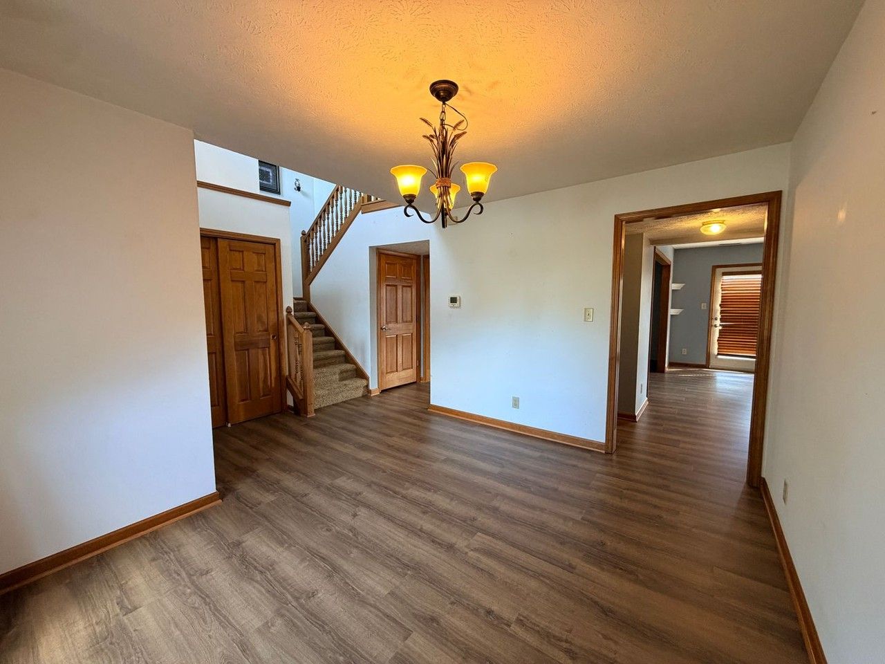 705 Hummingbird Ln - Photo 4 of 39