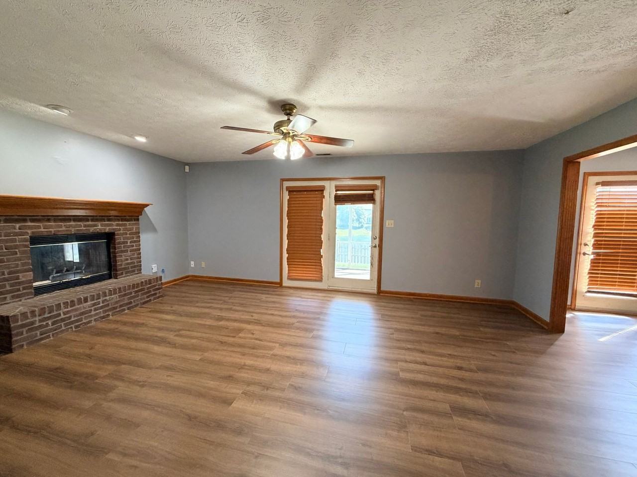 705 Hummingbird Ln - Photo 5 of 39