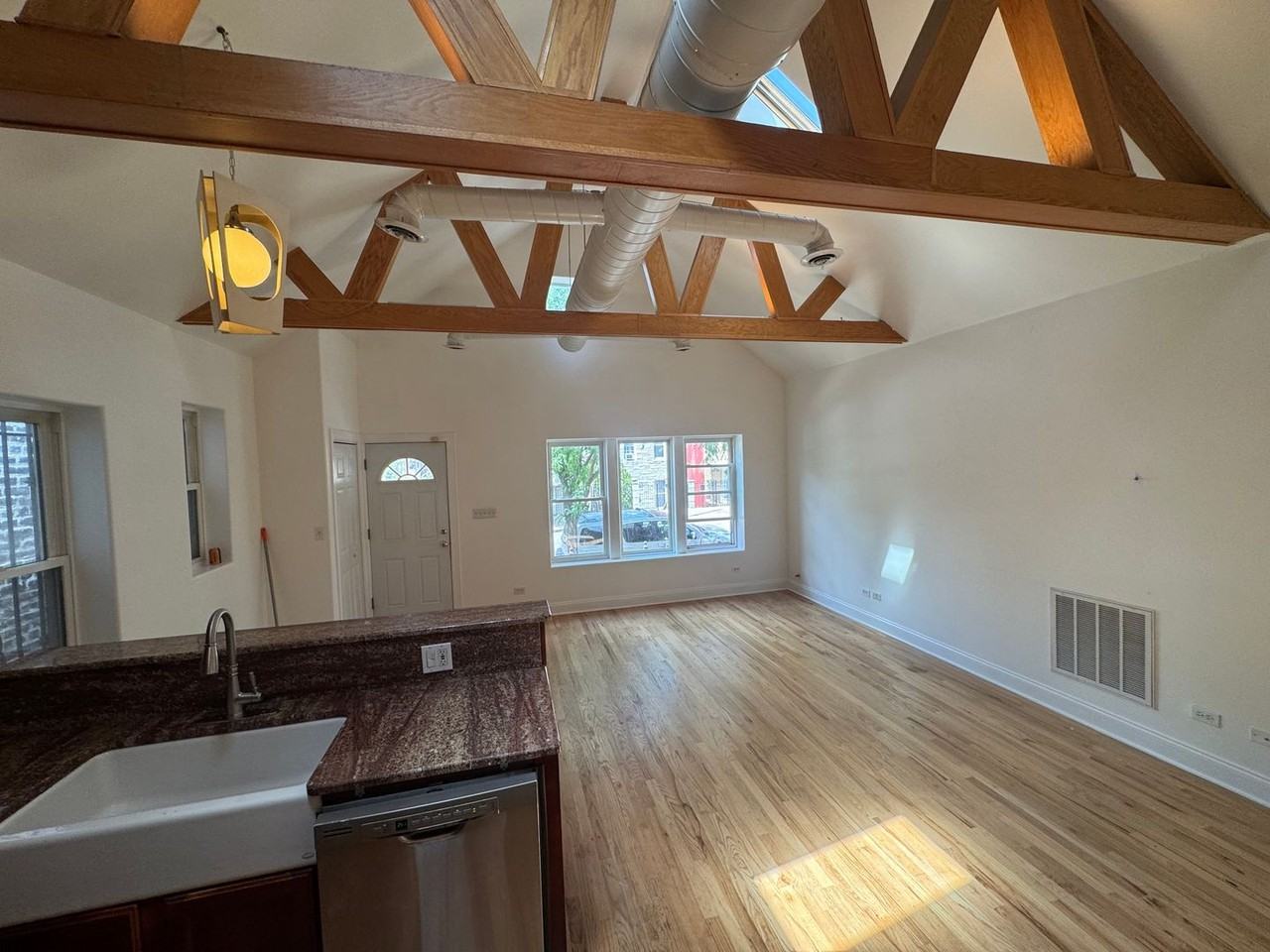 1723 W 17th St - Photo 2 of 21