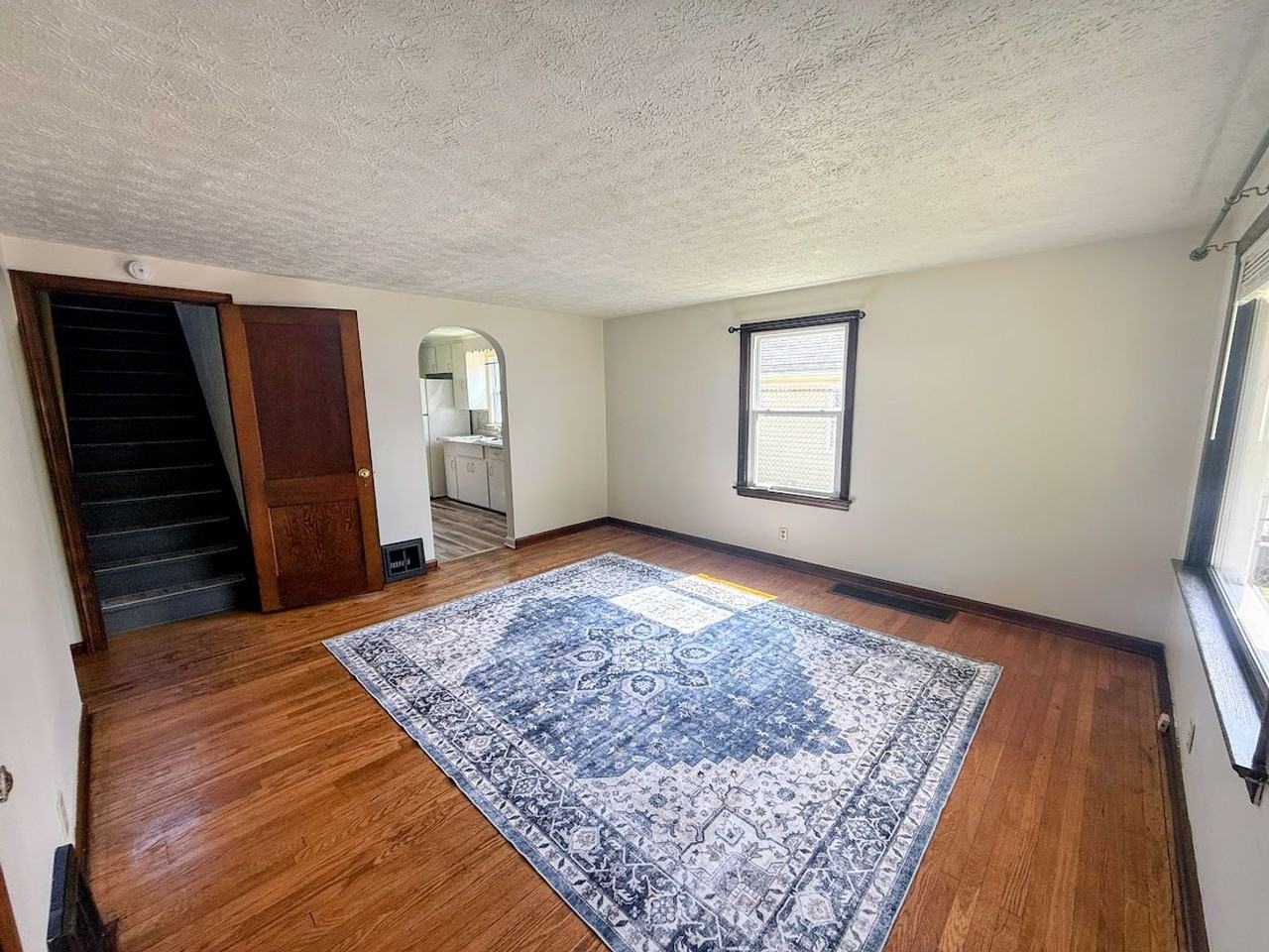 601 Melrose Pl Ne - Photo 2 of 13