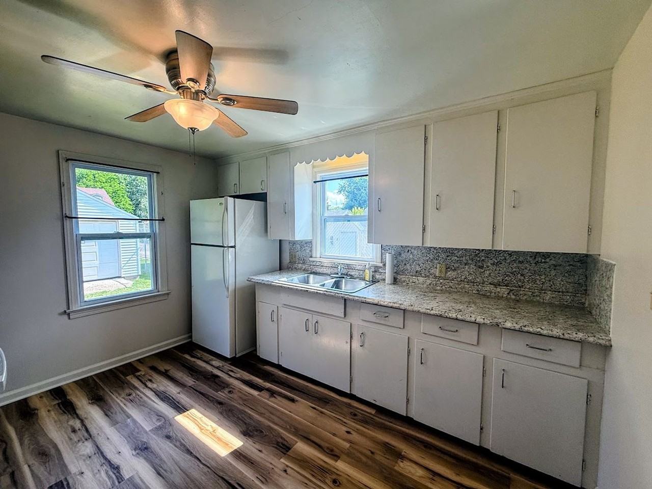 601 Melrose Pl Ne - Photo 4 of 13