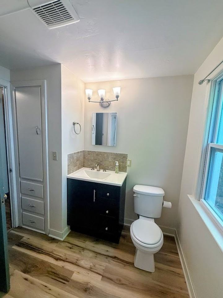 601 Melrose Pl Ne - Photo 6 of 13