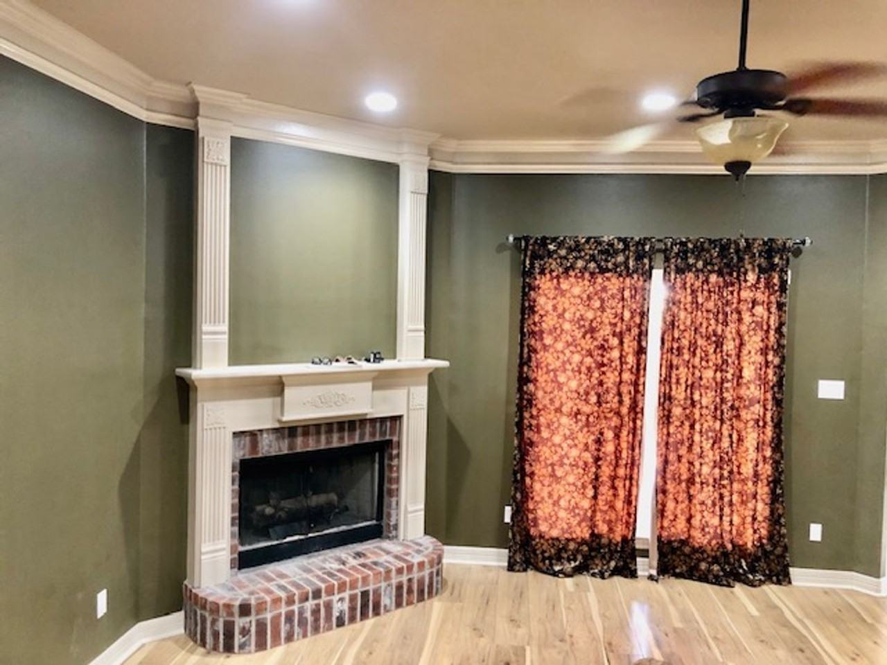 310 Montrose Pl - Photo 3 of 14