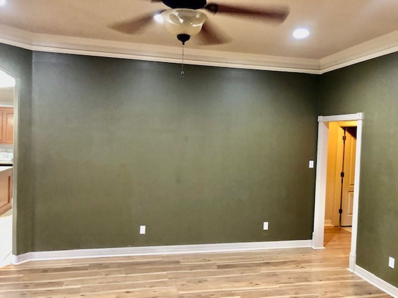 310 Montrose Pl - Photo 5 of 14