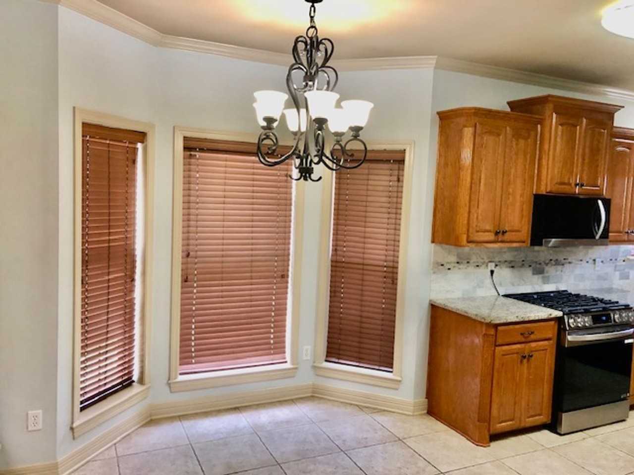310 Montrose Pl - Photo 6 of 14