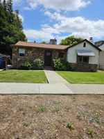 featured image of 933 Delaware St