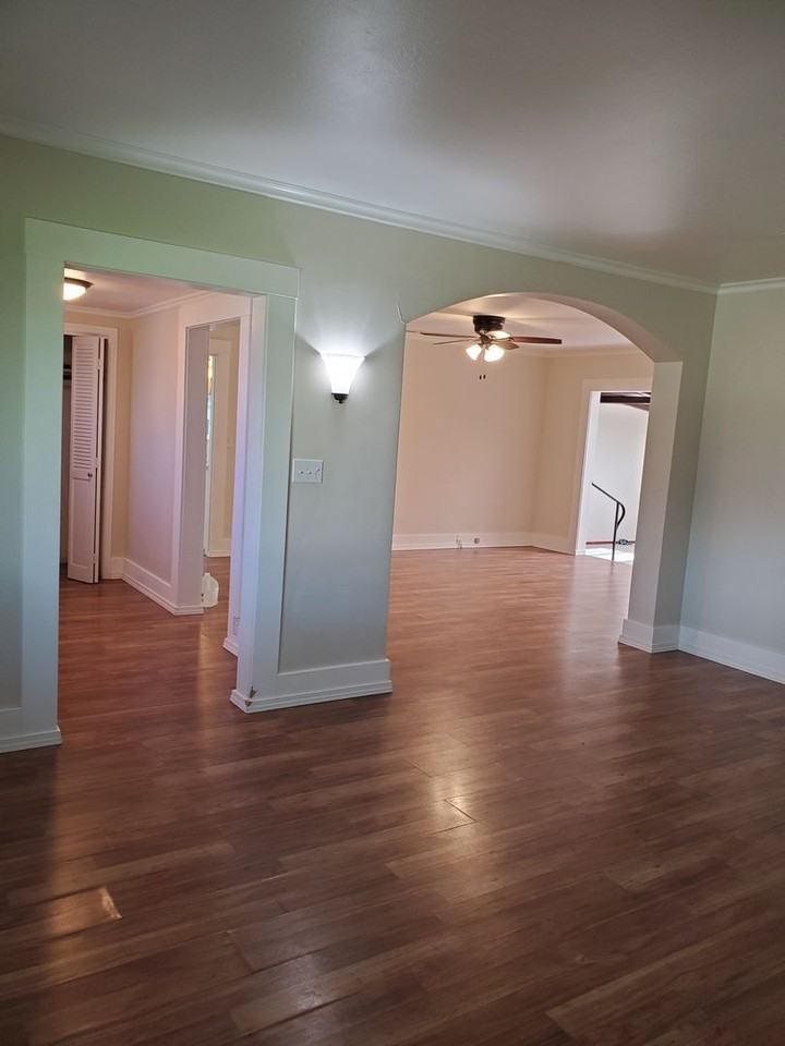 933 Delaware St - Photo 4 of 23