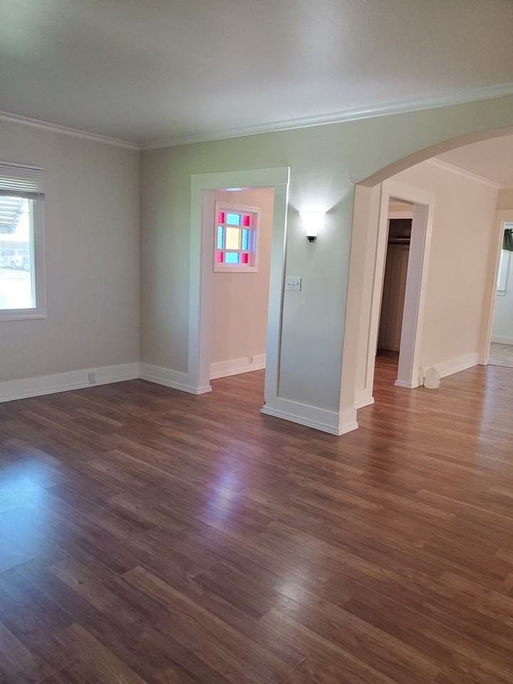 933 Delaware St - Photo 5 of 23