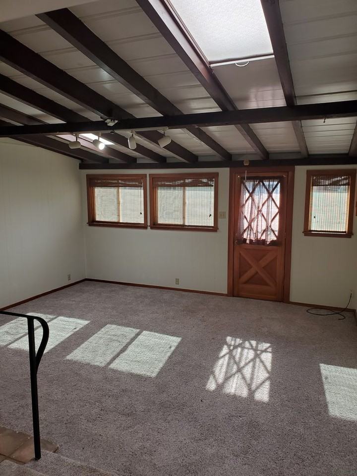 933 Delaware St - Photo 6 of 23