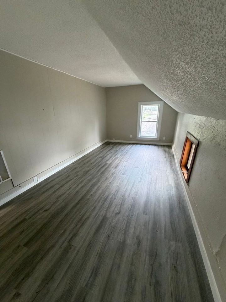 614 N Chestnut Ave - Photo 5 of 10