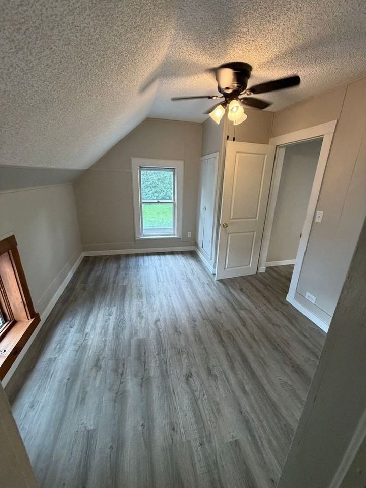 614 N Chestnut Ave - Photo 6 of 10