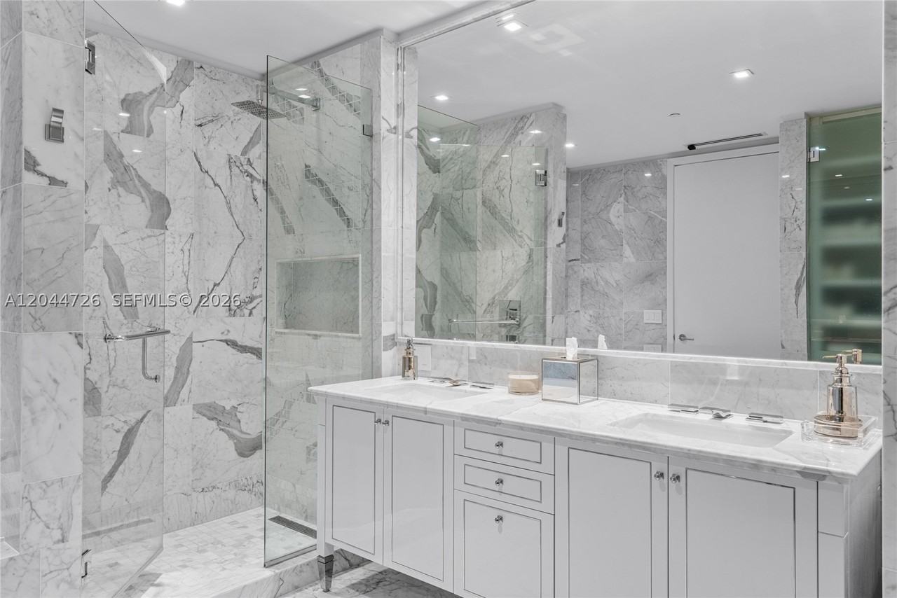 9349 Collins Ave #605 - Photo 6 of 31