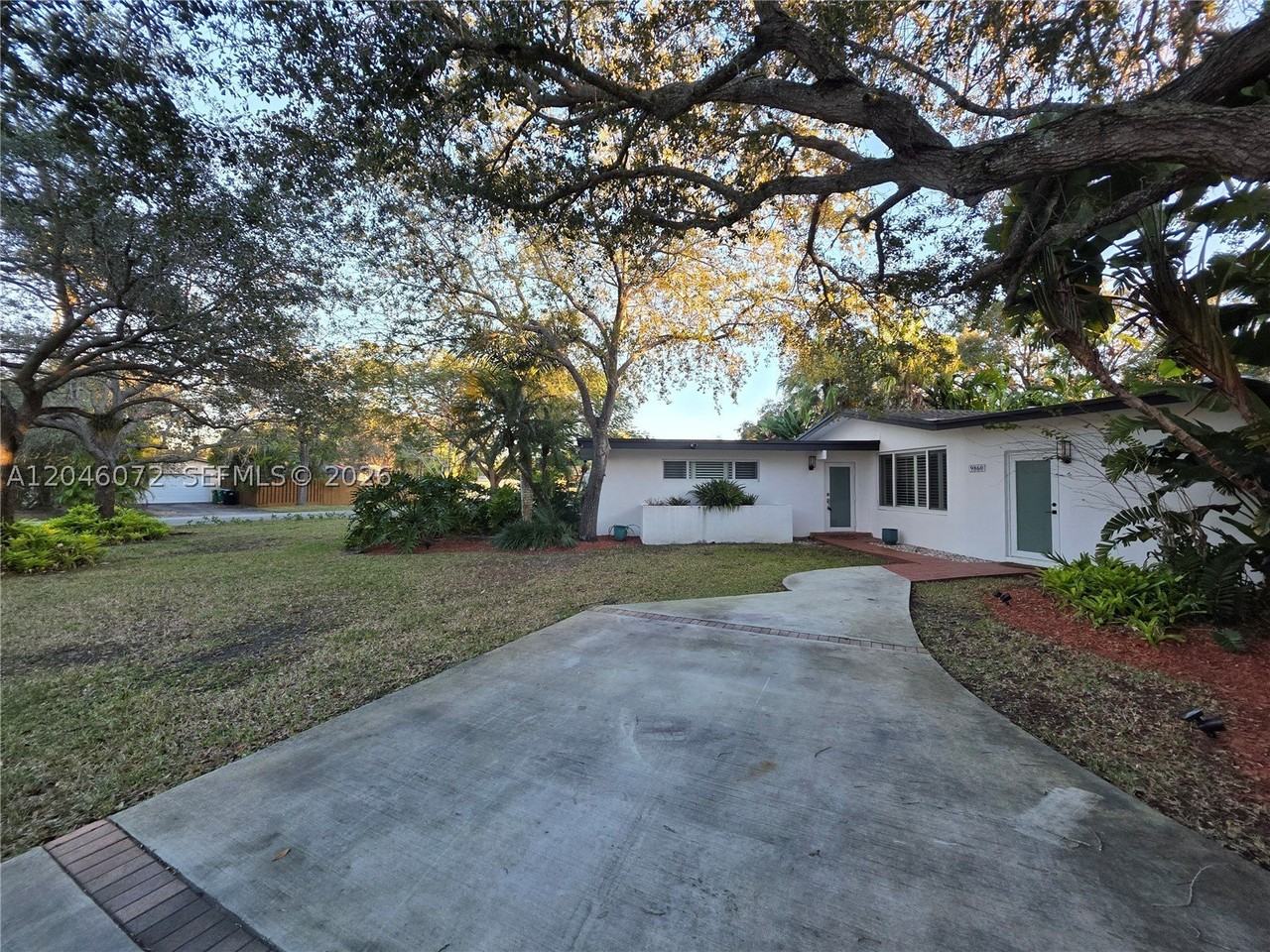 9860 Sw 140th St - Photo 3 of 22