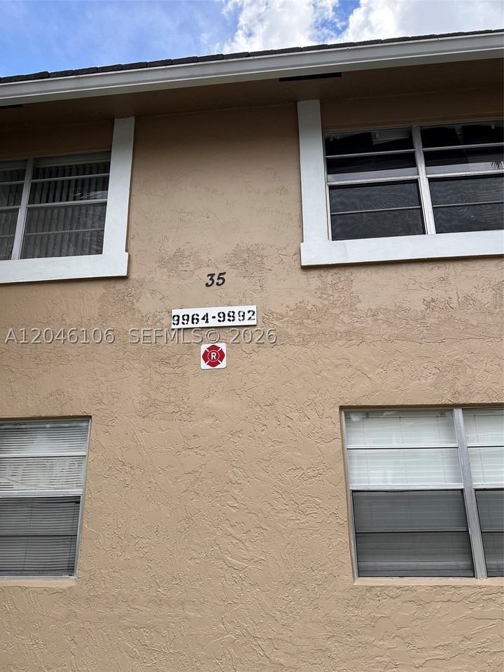 9976 Twin Lakes Dr #35E - Photo 4 of 18