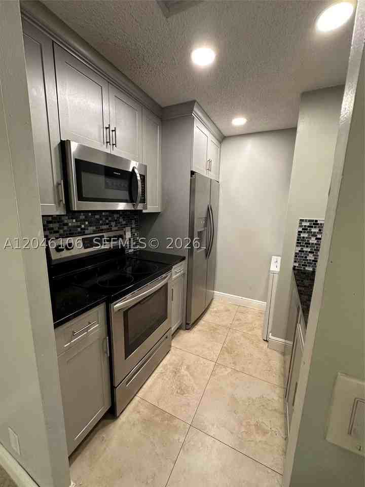 9976 Twin Lakes Dr #35E - Photo 7 of 18