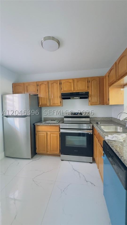 19851 Sw 114th Ave #301 - Photo 3 of 9
