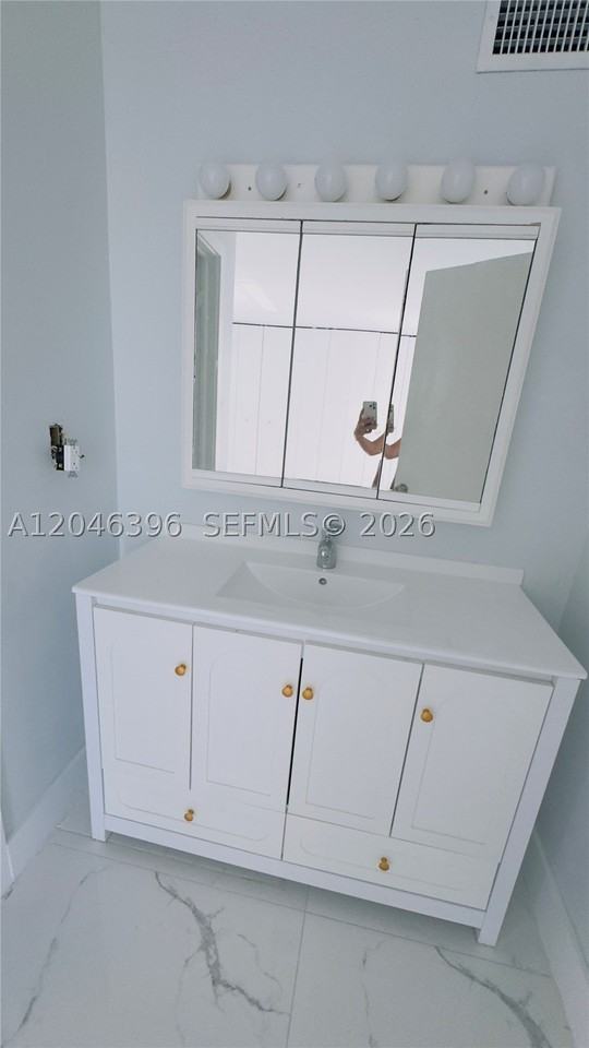 19851 Sw 114th Ave #301 - Photo 5 of 9