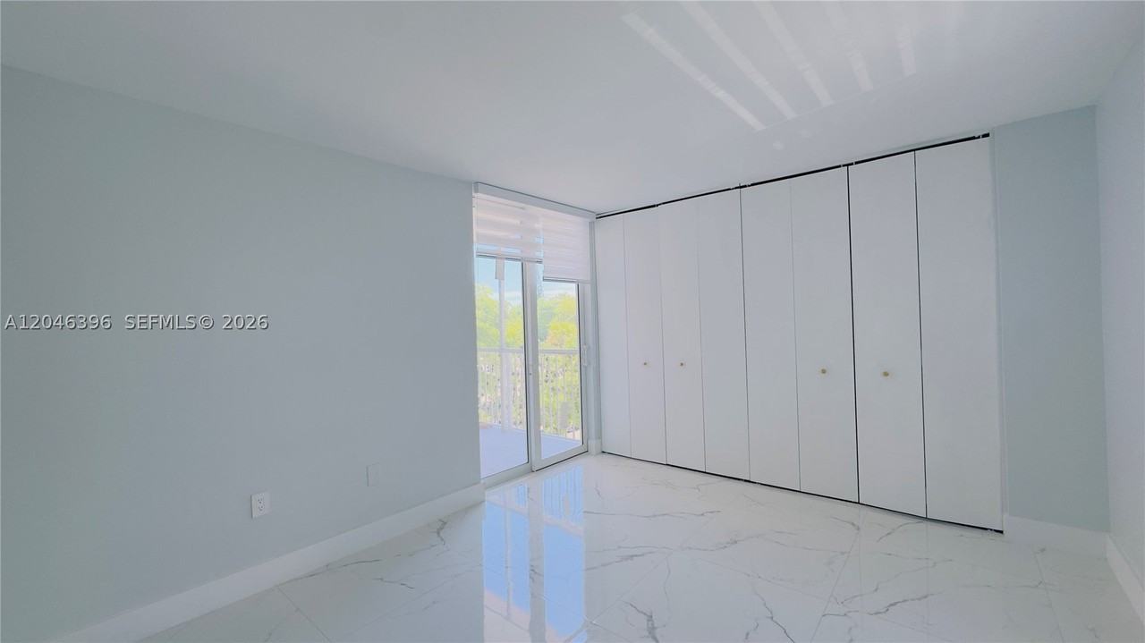 19851 Sw 114th Ave #301 - Photo 6 of 9