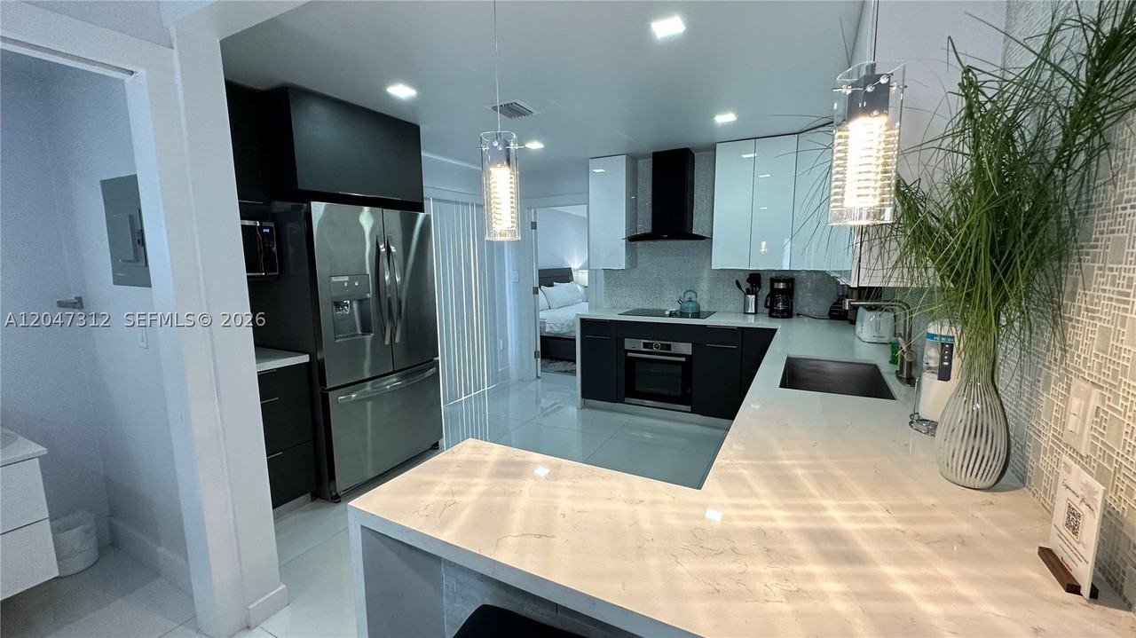 4288 Sw 9th St #1 - Photo 5 of 11