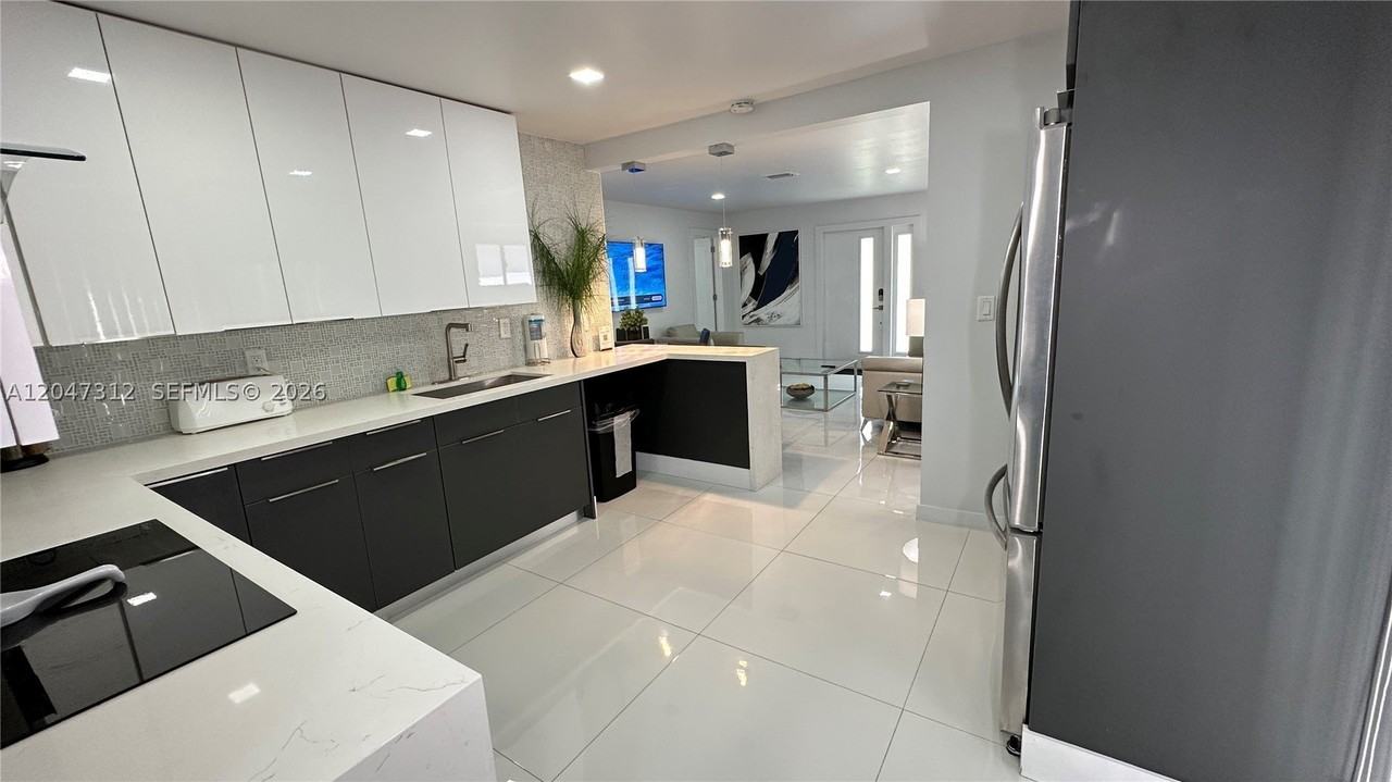 4288 Sw 9th St #1 - Photo 6 of 11
