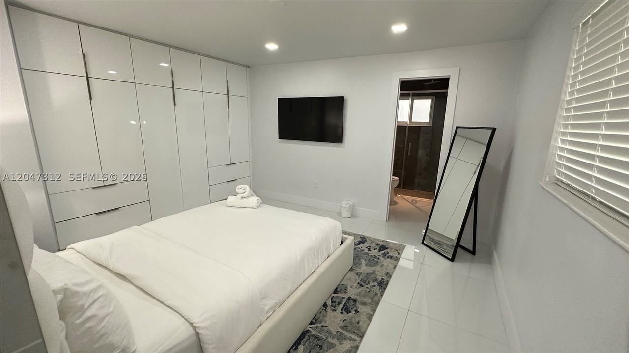 4288 Sw 9th St #1 - Photo 7 of 11