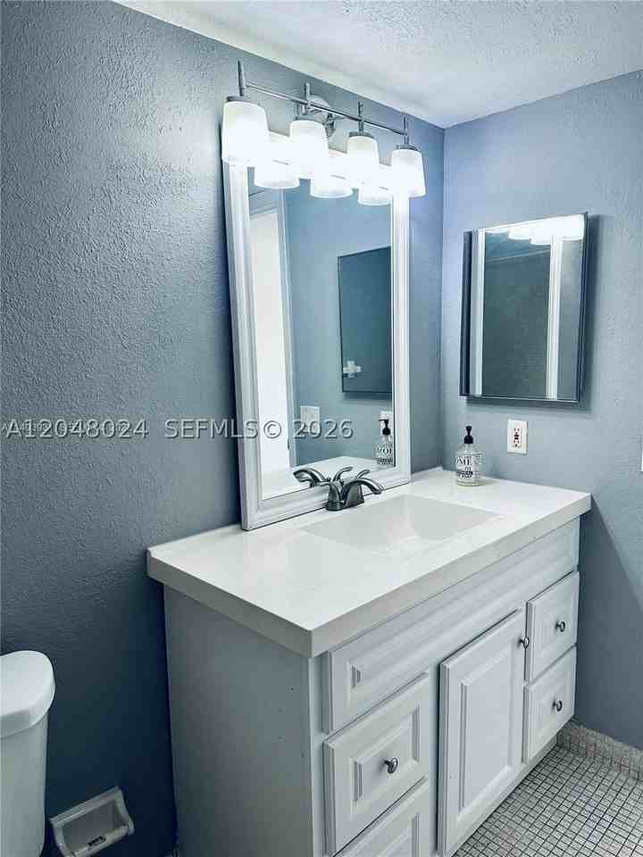 3105 Oakland Shores Dr #J205 - Photo 2 of 9