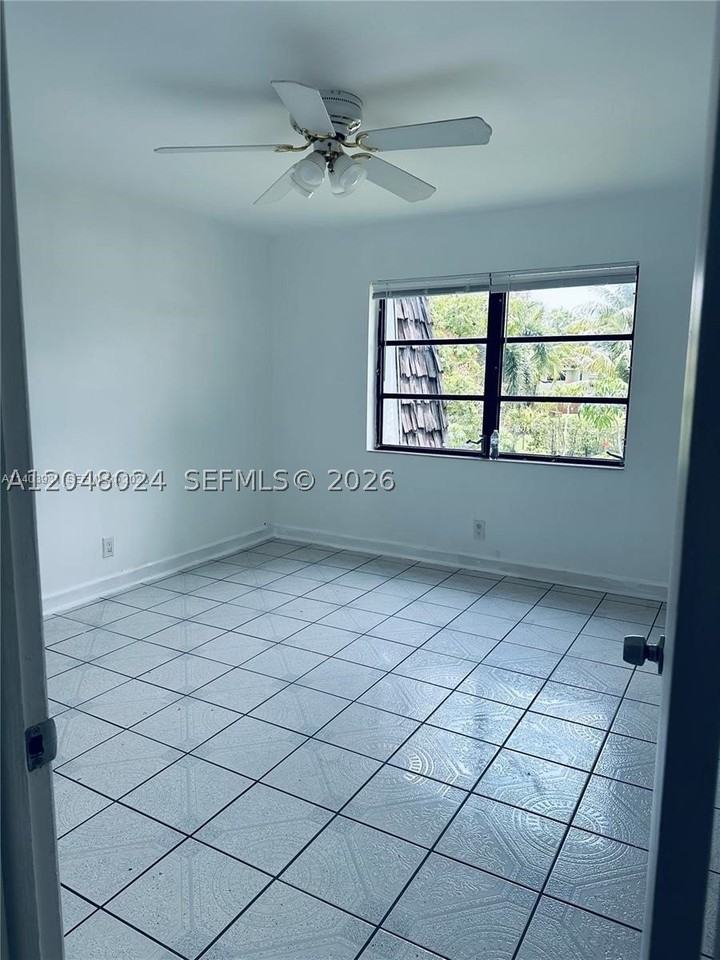 3105 Oakland Shores Dr #J205 - Photo 4 of 9