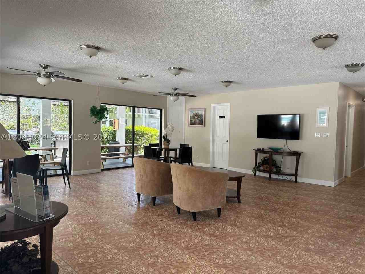 3105 Oakland Shores Dr #J205 - Photo 5 of 9