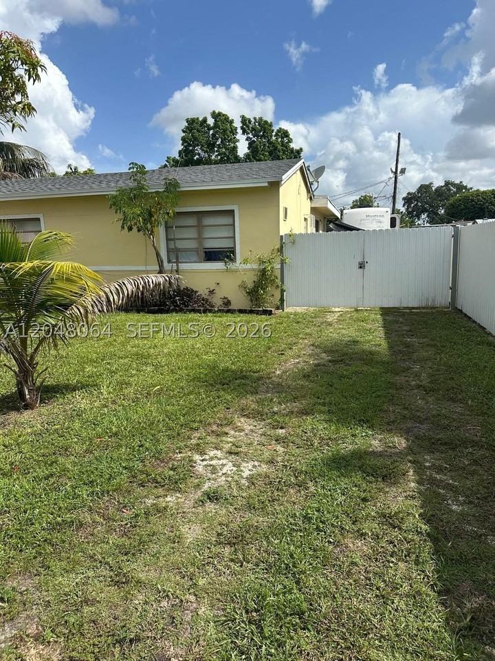 655 Nw 152nd St #655 - Photo 5 of 24