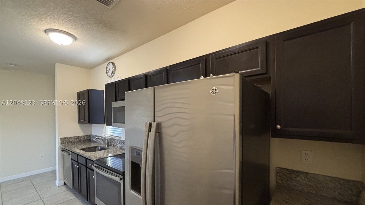 17170 Sw 93rd St #0 - Photo 3 of 12