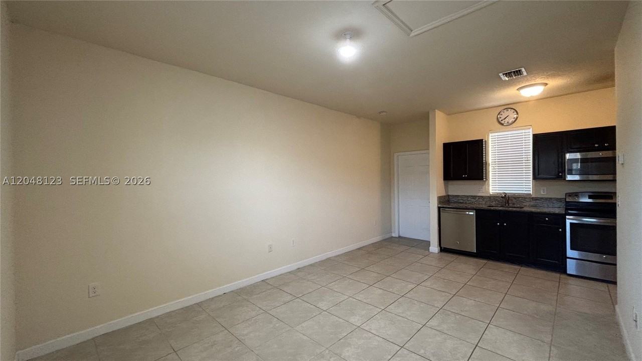 17170 Sw 93rd St #0 - Photo 5 of 12