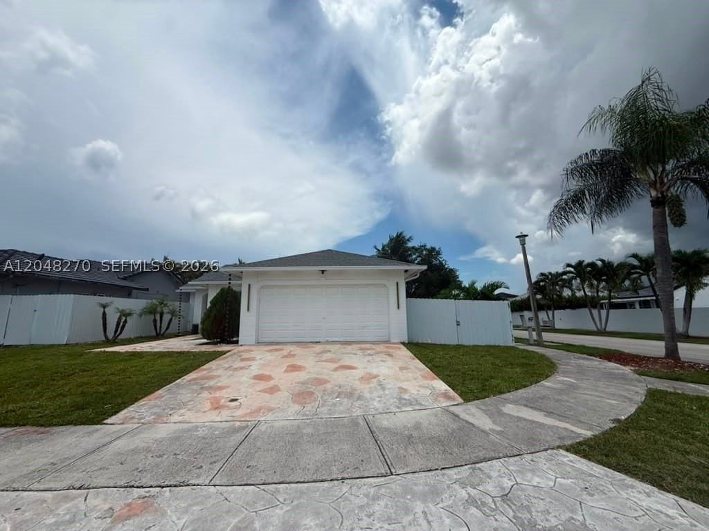 14305 Sw 182nd Ter #0 - Photo 2 of 36