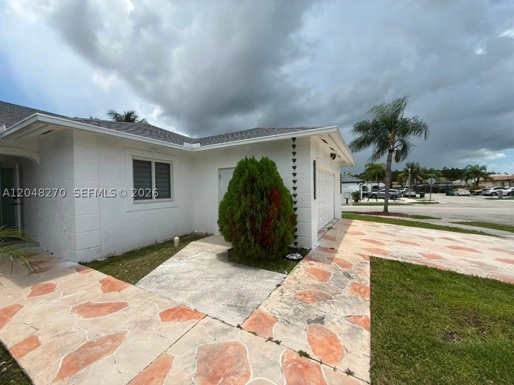 14305 Sw 182nd Ter #0 - Photo 3 of 36