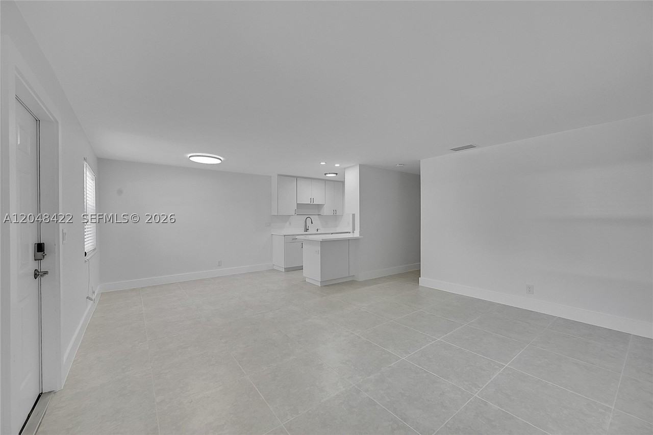 808 Sw 12th Ct #808 - Photo 2 of 36