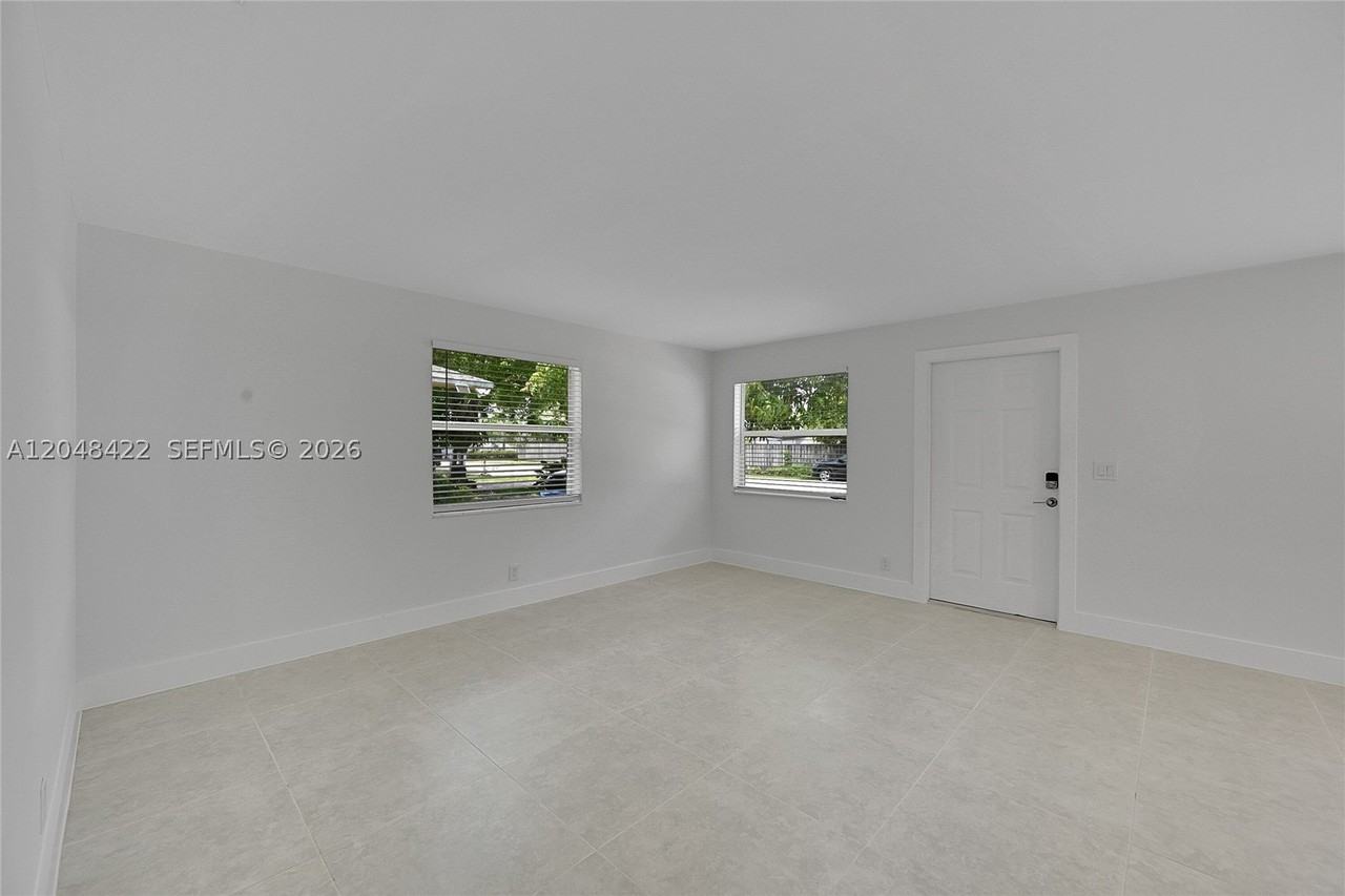 808 Sw 12th Ct #808 - Photo 4 of 36