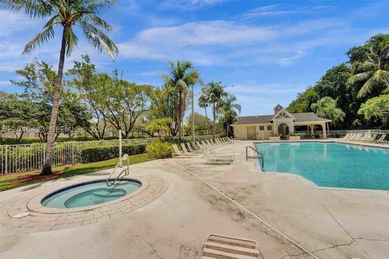7858 Dixie Beach Cir #7858
