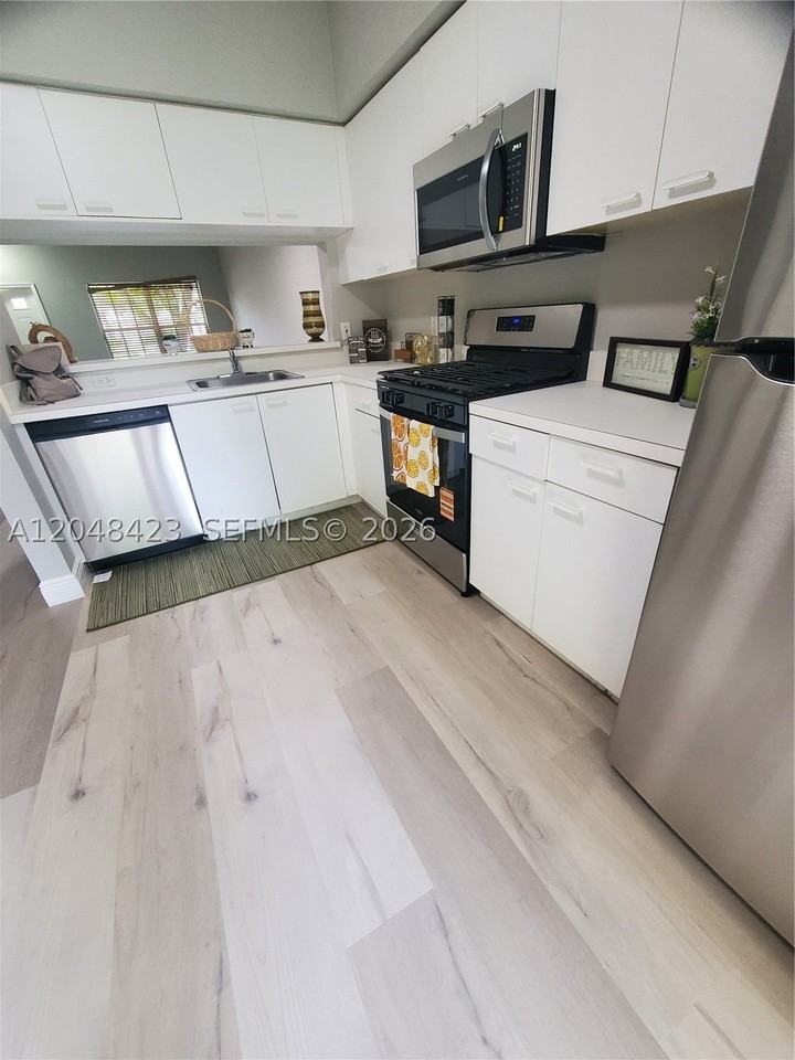 7858 Dixie Beach Cir #7858 - Photo 5 of 46