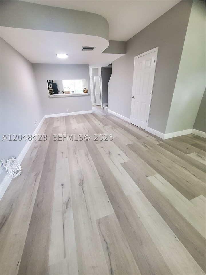 7858 Dixie Beach Cir #7858 - Photo 6 of 46