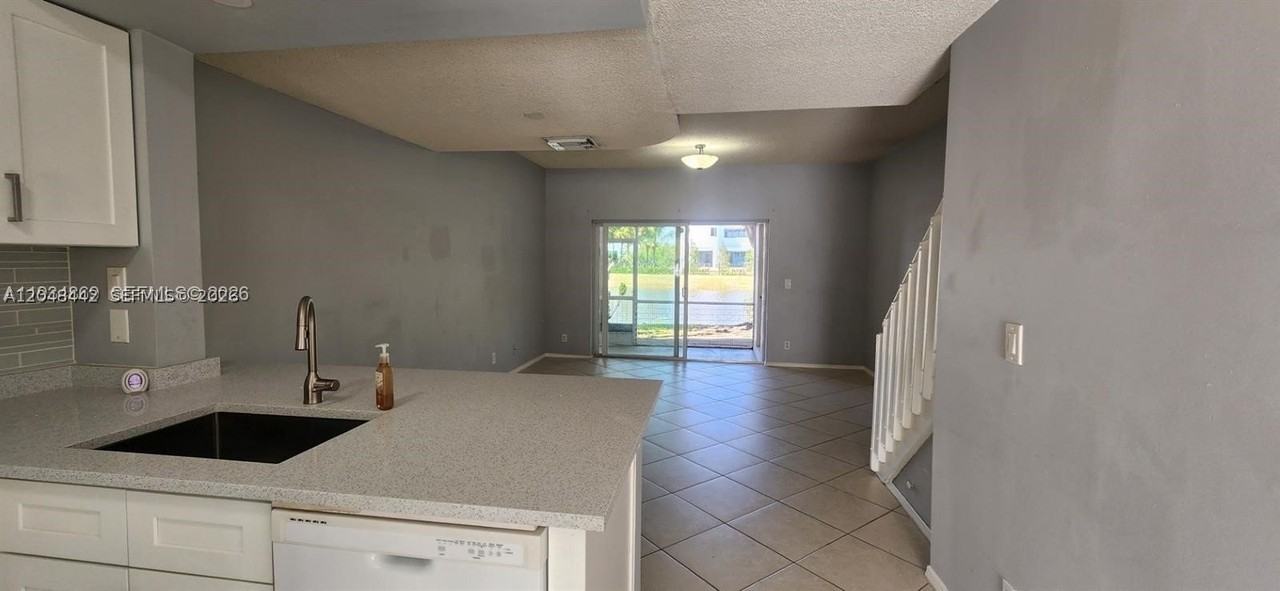 211 Mallory Ct - Photo 7 of 27
