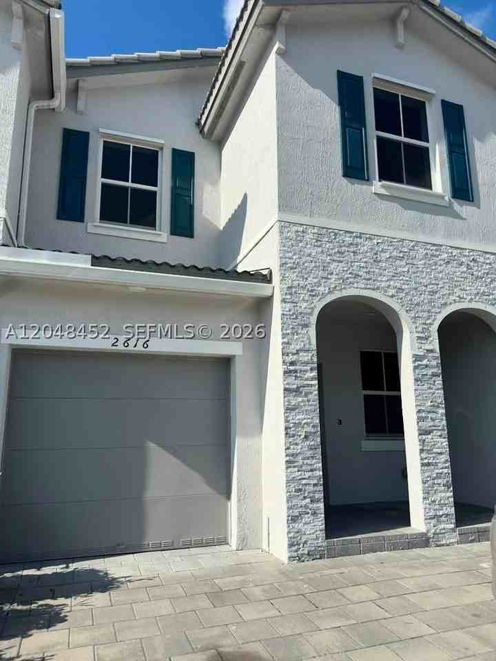 2616 Se 10th St #2616 - Photo 2 of 23