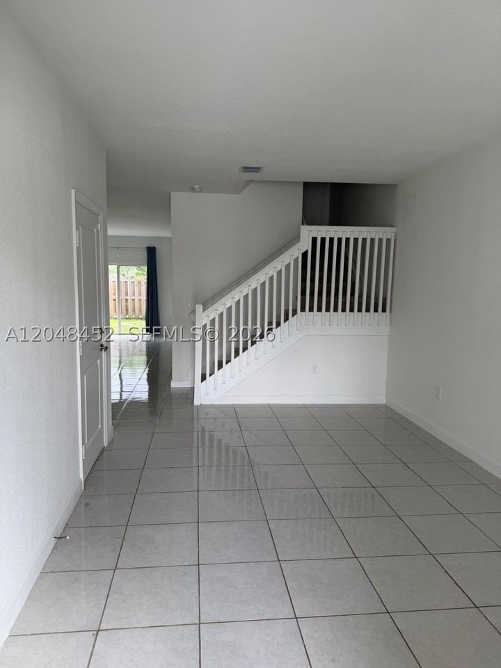 2616 Se 10th St #2616 - Photo 3 of 23