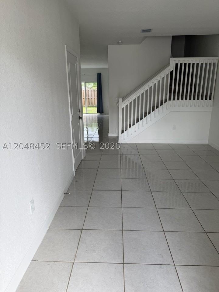 2616 Se 10th St #2616 - Photo 4 of 23