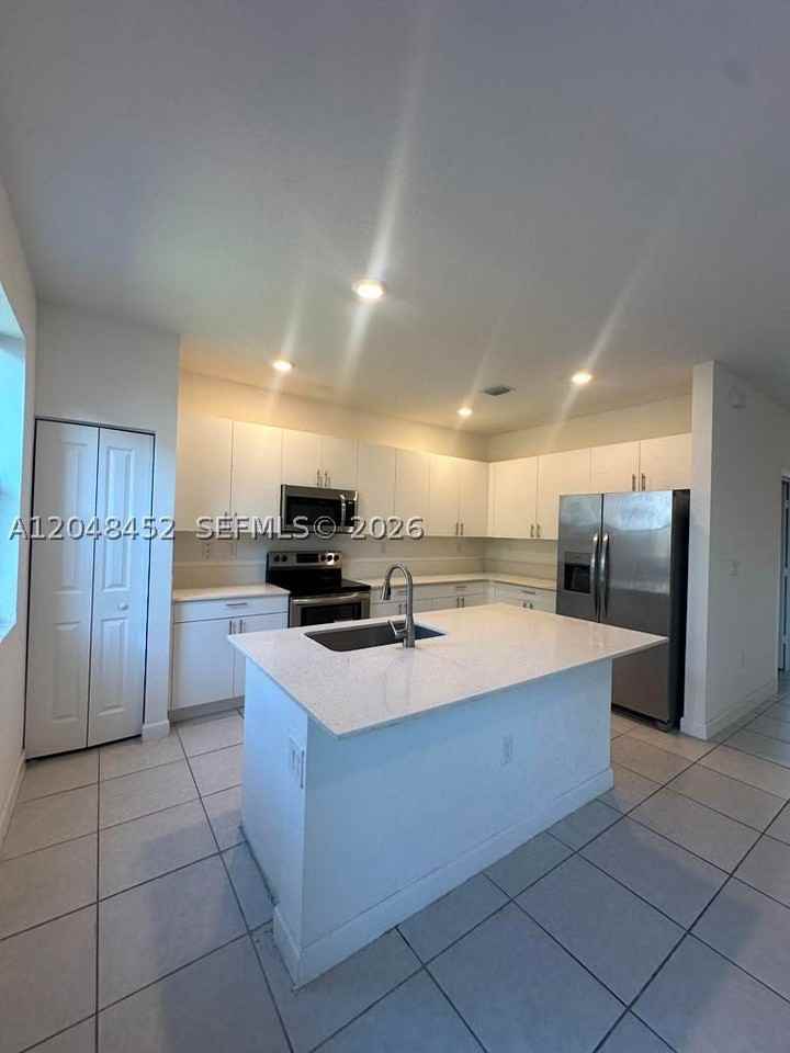 2616 Se 10th St #2616 - Photo 6 of 23