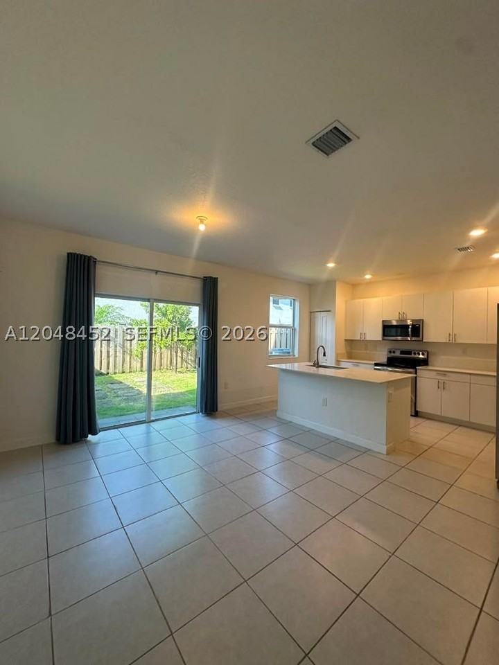2616 Se 10th St #2616 - Photo 7 of 23