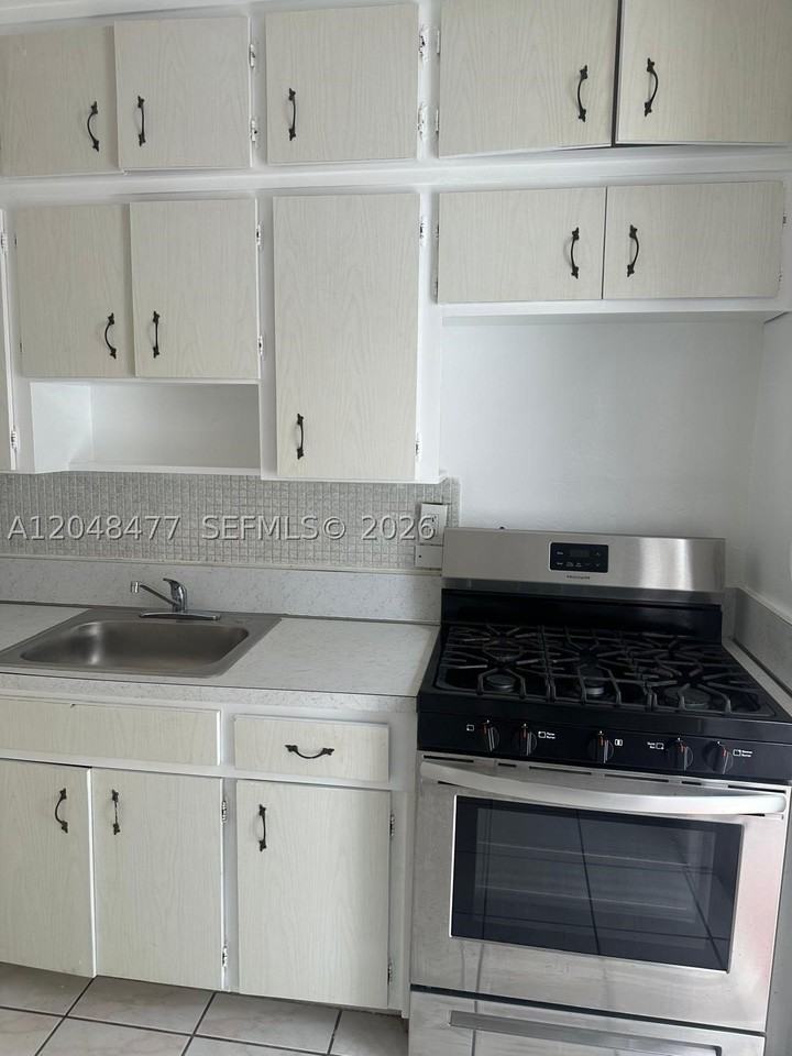 7860 Harding Ave #4B - Photo 5 of 13