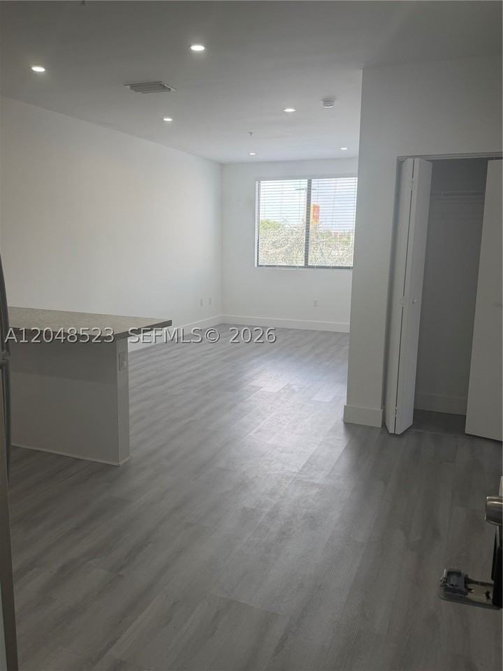 853 E 24th St #403 - Photo 3 of 13