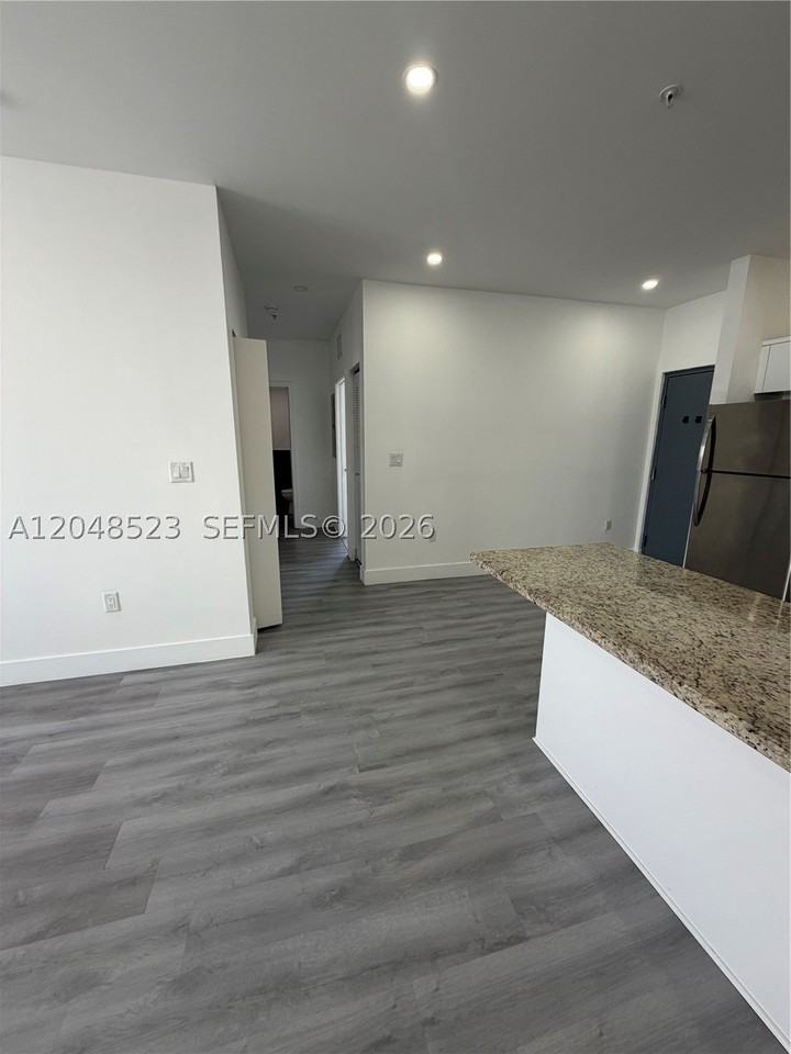 853 E 24th St #403 - Photo 5 of 13