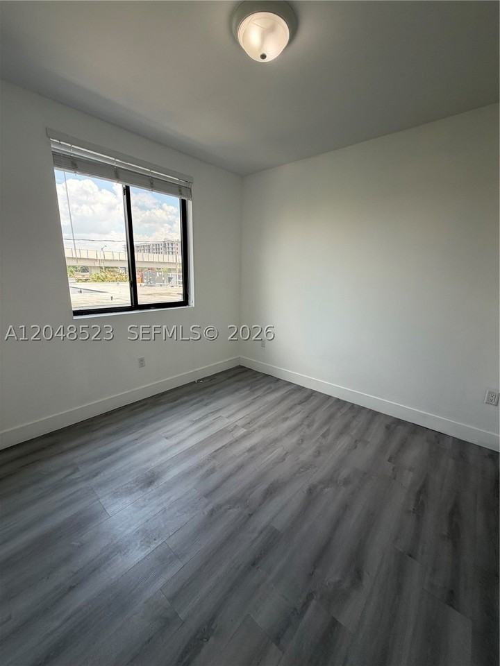 853 E 24th St #403 - Photo 7 of 13