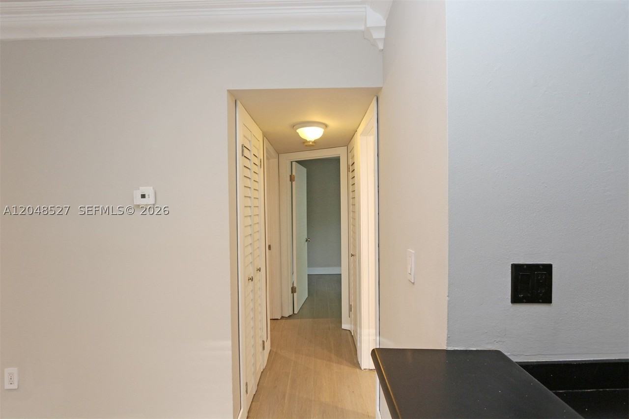 3395 Franklin Ave #D - Photo 7 of 24